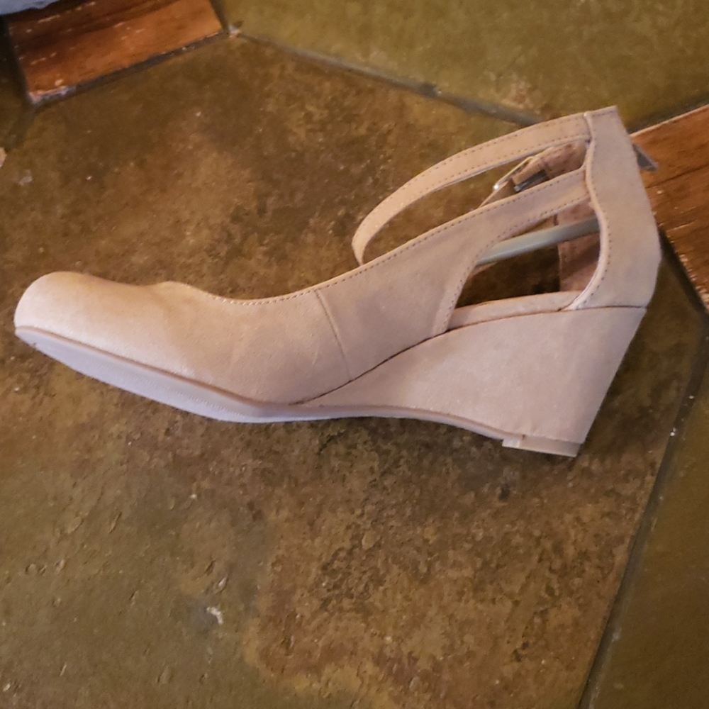 Shoes - Picture 3 of 3